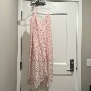 Lulu’s light pink lace midi dress size M